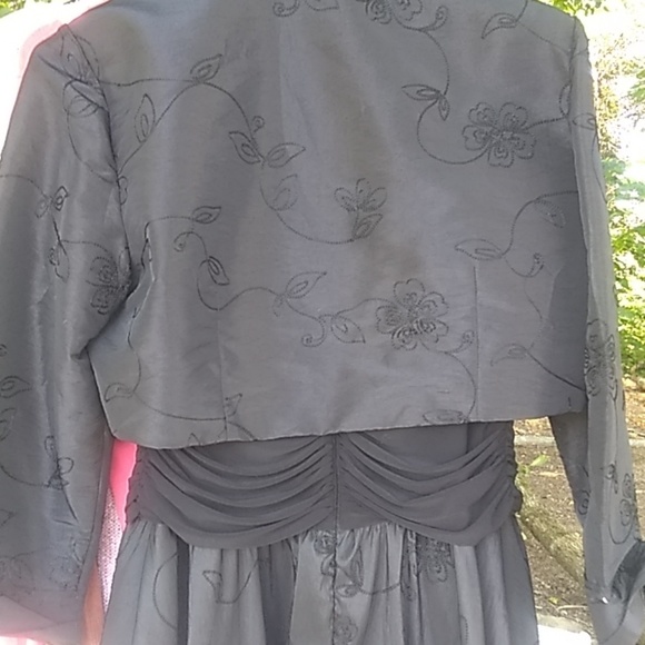 Formal gown - Picture 4 of 4